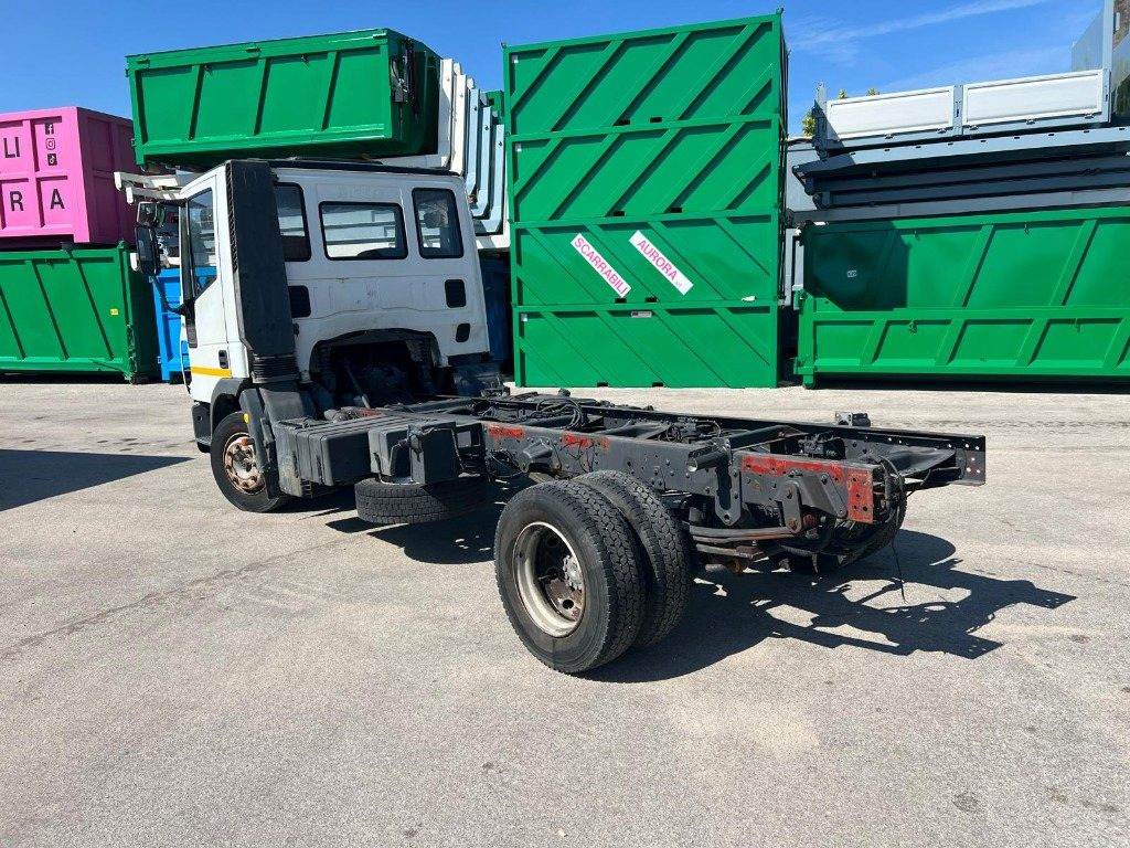 IVECO 80E15 A TELAIO - Kuorma-auto alusta: kuva IVECO 80E15 A TELAIO - Kuorma-auto alusta IVECO 80E15 A TELAIO - Kuorma-auto alusta: kuva IVECO 80E15 A TELAIO - Kuorma-auto alusta