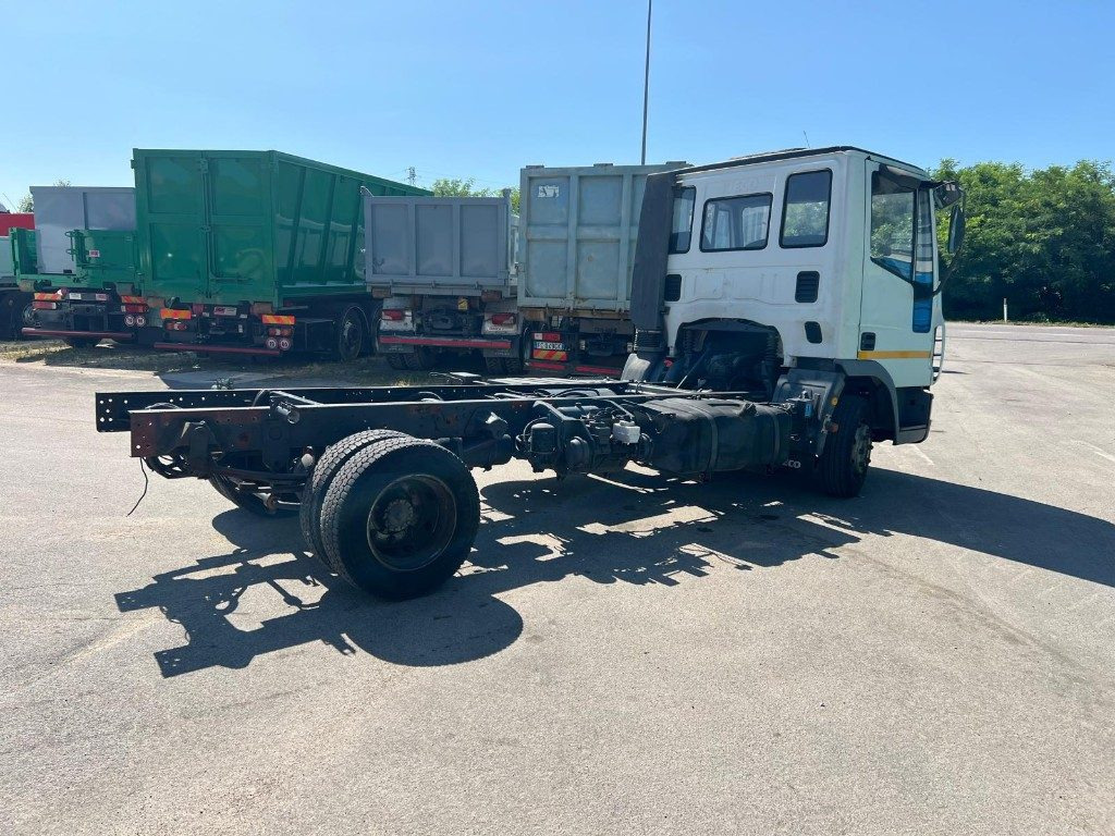 IVECO 80E15 A TELAIO - Kuorma-auto alusta: kuva IVECO 80E15 A TELAIO - Kuorma-auto alusta IVECO 80E15 A TELAIO - Kuorma-auto alusta: kuva IVECO 80E15 A TELAIO - Kuorma-auto alusta
