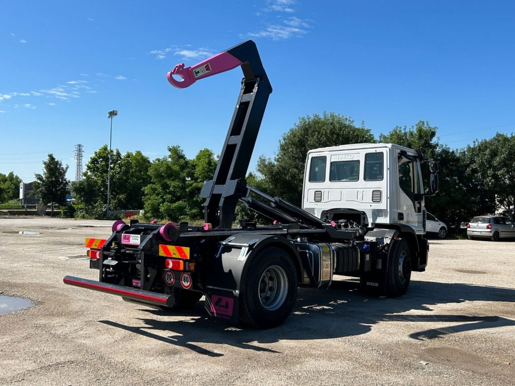 IVECO EUROCARGO 180E32K NUOVO SCARRABILE - Koukkulava kuorma-auto: kuva IVECO EUROCARGO 180E32K NUOVO SCARRABILE - Koukkulava kuorma-auto IVECO EUROCARGO 180E32K NUOVO SCARRABILE - Koukkulava kuorma-auto: kuva IVECO EUROCARGO 180E32K NUOVO SCARRABILE - Koukkulava kuorma-auto