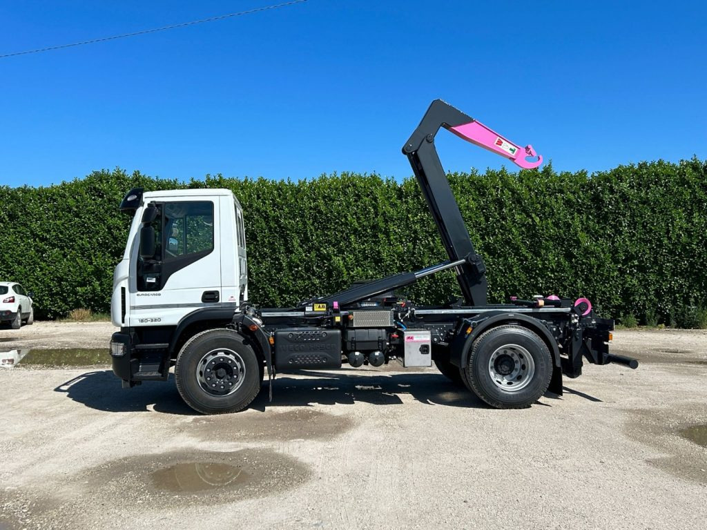 IVECO EUROCARGO 180E32K NUOVO SCARRABILE - Koukkulava kuorma-auto: kuva IVECO EUROCARGO 180E32K NUOVO SCARRABILE - Koukkulava kuorma-auto IVECO EUROCARGO 180E32K NUOVO SCARRABILE - Koukkulava kuorma-auto: kuva IVECO EUROCARGO 180E32K NUOVO SCARRABILE - Koukkulava kuorma-auto