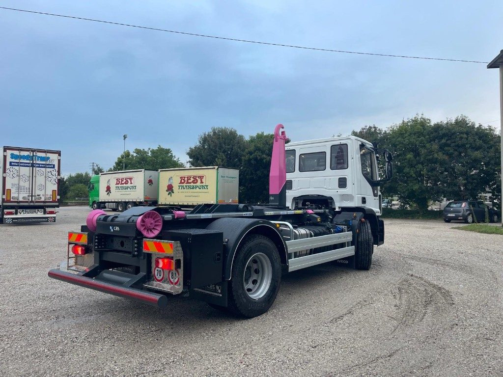 IVECO EUROCARGO 180K32 SCARRABILE NUOVO - Koukkulava kuorma-auto: kuva IVECO EUROCARGO 180K32 SCARRABILE NUOVO - Koukkulava kuorma-auto IVECO EUROCARGO 180K32 SCARRABILE NUOVO - Koukkulava kuorma-auto: kuva IVECO EUROCARGO 180K32 SCARRABILE NUOVO - Koukkulava kuorma-auto