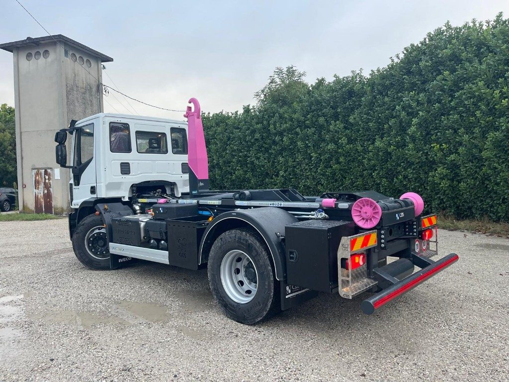 IVECO EUROCARGO 180K32 SCARRABILE NUOVO - Koukkulava kuorma-auto: kuva IVECO EUROCARGO 180K32 SCARRABILE NUOVO - Koukkulava kuorma-auto IVECO EUROCARGO 180K32 SCARRABILE NUOVO - Koukkulava kuorma-auto: kuva IVECO EUROCARGO 180K32 SCARRABILE NUOVO - Koukkulava kuorma-auto