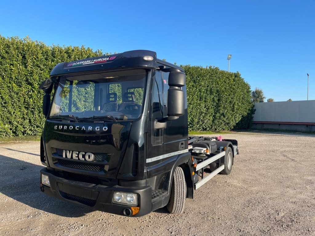 IVECO EUROCARGO 75E18 CON SCARRABILE NUOVO - Koukkulava kuorma-auto: kuva IVECO EUROCARGO 75E18 CON SCARRABILE NUOVO - Koukkulava kuorma-auto IVECO EUROCARGO 75E18 CON SCARRABILE NUOVO - Koukkulava kuorma-auto: kuva IVECO EUROCARGO 75E18 CON SCARRABILE NUOVO - Koukkulava kuorma-auto
