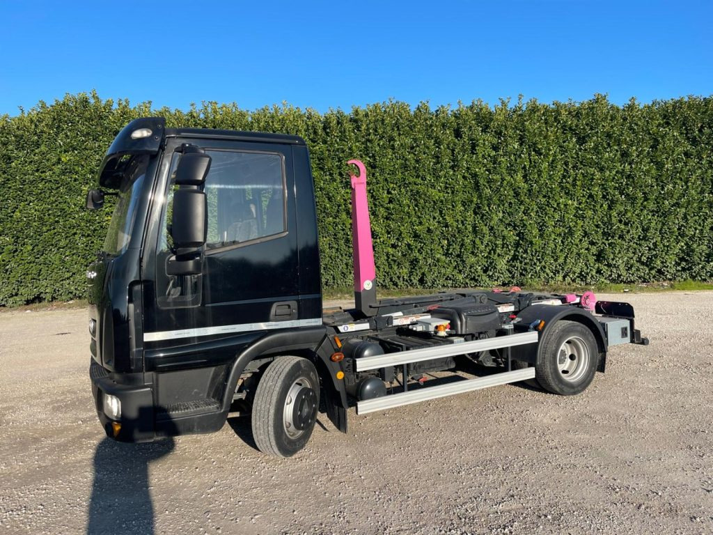 IVECO EUROCARGO 75E18 CON SCARRABILE NUOVO - Koukkulava kuorma-auto: kuva IVECO EUROCARGO 75E18 CON SCARRABILE NUOVO - Koukkulava kuorma-auto IVECO EUROCARGO 75E18 CON SCARRABILE NUOVO - Koukkulava kuorma-auto: kuva IVECO EUROCARGO 75E18 CON SCARRABILE NUOVO - Koukkulava kuorma-auto