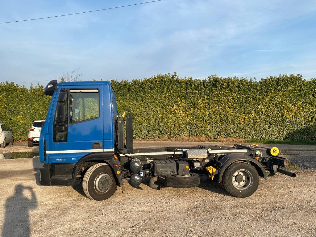 IVECO EUROCARGO 75E18 SCARRABILE - Koukkulava kuorma-auto: kuva IVECO EUROCARGO 75E18 SCARRABILE - Koukkulava kuorma-auto IVECO EUROCARGO 75E18 SCARRABILE - Koukkulava kuorma-auto: kuva IVECO EUROCARGO 75E18 SCARRABILE - Koukkulava kuorma-auto