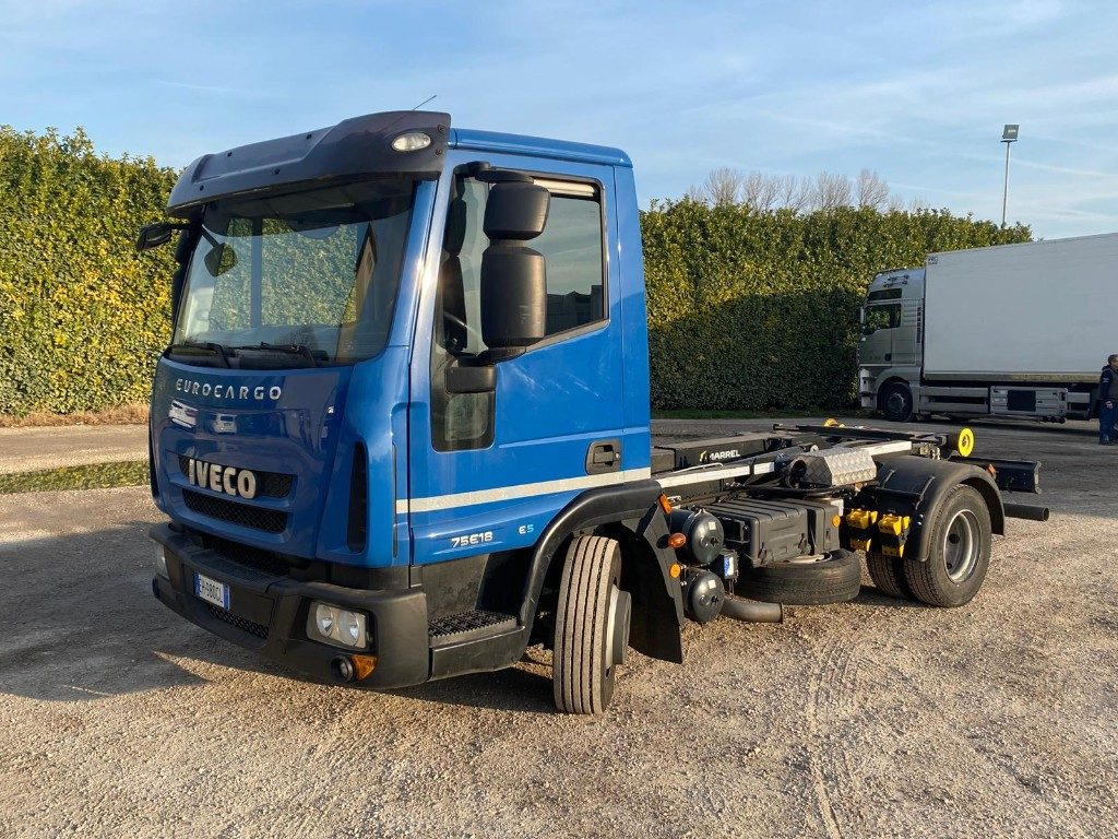 IVECO EUROCARGO 75E18 SCARRABILE - Koukkulava kuorma-auto: kuva IVECO EUROCARGO 75E18 SCARRABILE - Koukkulava kuorma-auto IVECO EUROCARGO 75E18 SCARRABILE - Koukkulava kuorma-auto: kuva IVECO EUROCARGO 75E18 SCARRABILE - Koukkulava kuorma-auto