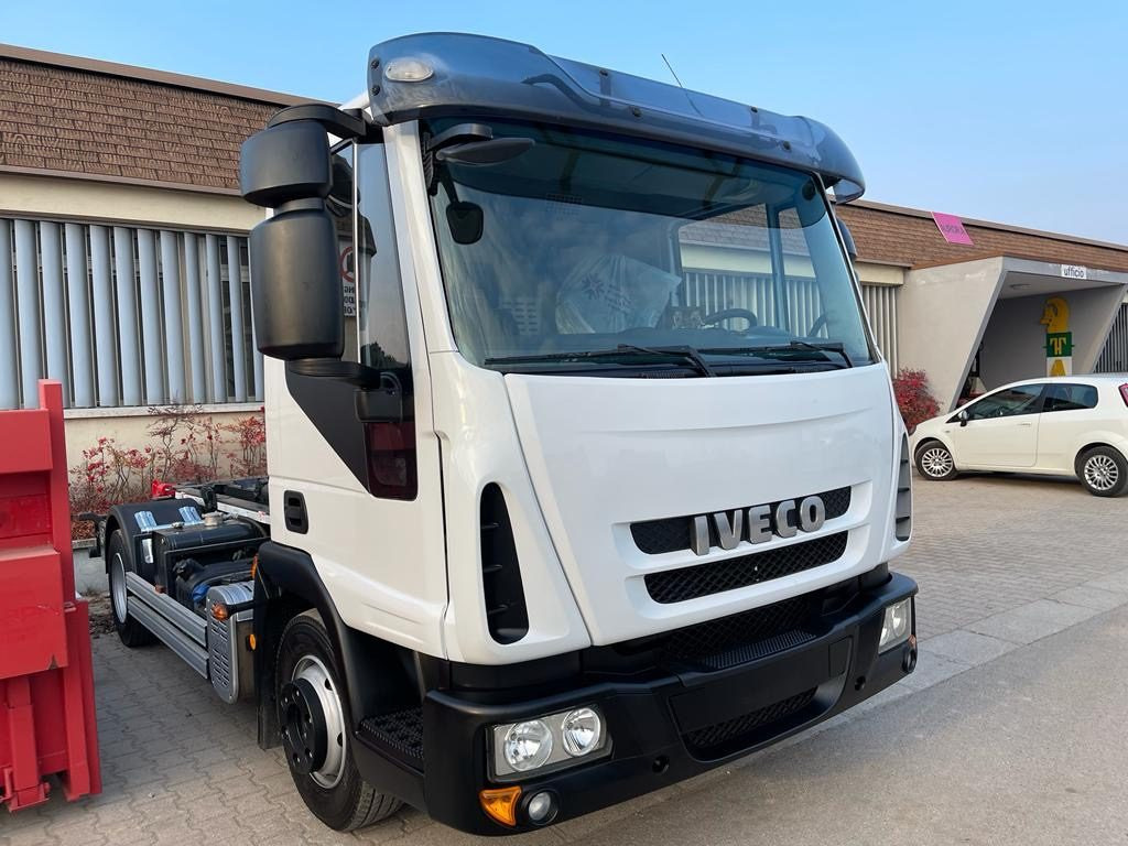 IVECO EUROCARGO 80 E18 CON IMPIANTO SCARRABILE NUO - Koukkulava kuorma-auto: kuva IVECO EUROCARGO 80 E18 CON IMPIANTO SCARRABILE NUO - Koukkulava kuorma-auto IVECO EUROCARGO 80 E18 CON IMPIANTO SCARRABILE NUO - Koukkulava kuorma-auto: kuva IVECO EUROCARGO 80 E18 CON IMPIANTO SCARRABILE NUO - Koukkulava kuorma-auto