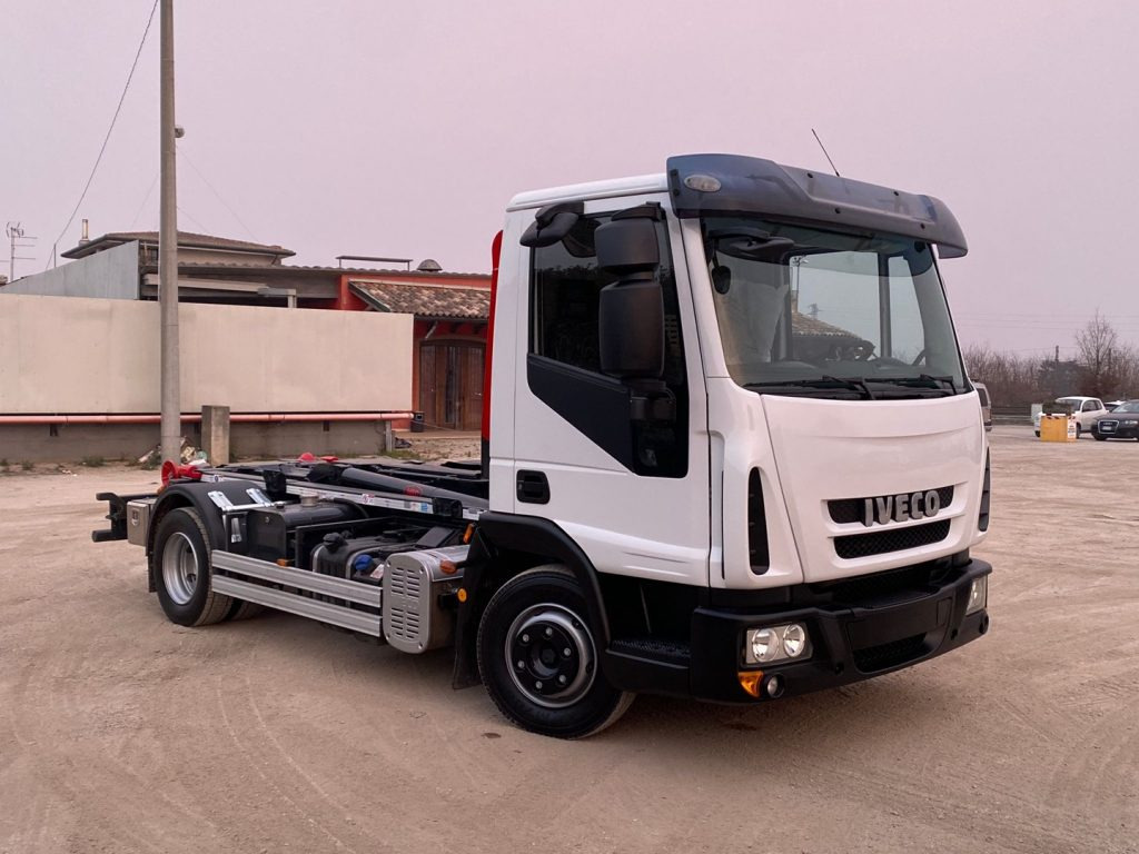 IVECO EUROCARGO 80 E18 CON IMPIANTO SCARRABILE NUO - Koukkulava kuorma-auto: kuva IVECO EUROCARGO 80 E18 CON IMPIANTO SCARRABILE NUO - Koukkulava kuorma-auto IVECO EUROCARGO 80 E18 CON IMPIANTO SCARRABILE NUO - Koukkulava kuorma-auto: kuva IVECO EUROCARGO 80 E18 CON IMPIANTO SCARRABILE NUO - Koukkulava kuorma-auto