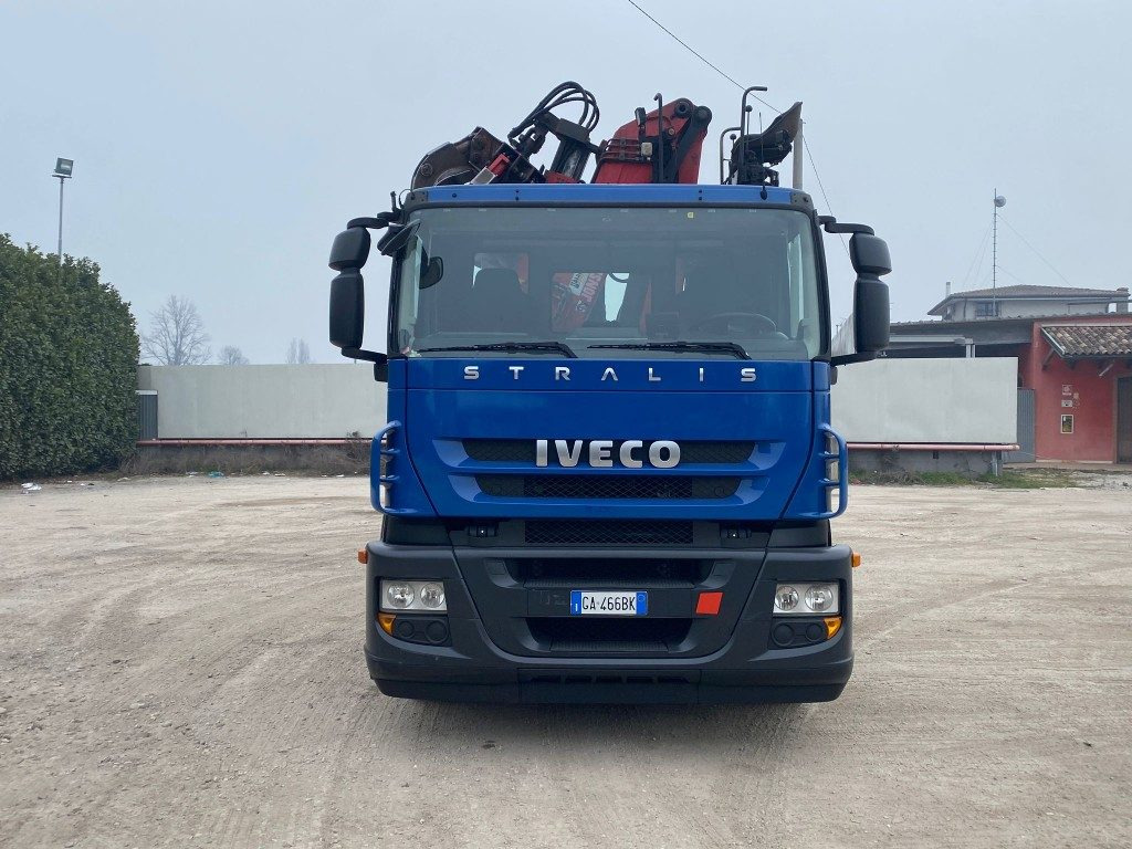 IVECO STRALIS 260.450 SCARRABILE CON GRU - Koukkulava kuorma-auto, Nosturiauto: kuva IVECO STRALIS 260.450 SCARRABILE CON GRU - Koukkulava kuorma-auto, Nosturiauto IVECO STRALIS 260.450 SCARRABILE CON GRU - Koukkulava kuorma-auto, Nosturiauto: kuva IVECO STRALIS 260.450 SCARRABILE CON GRU - Koukkulava kuorma-auto, Nosturiauto