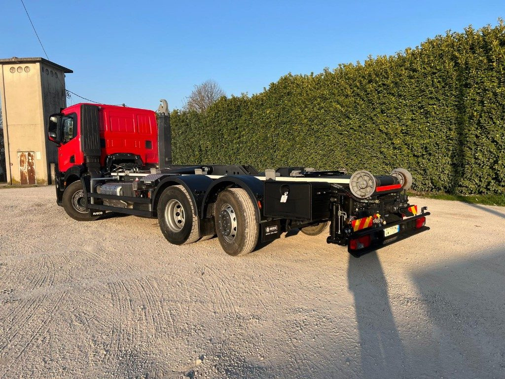 IVECO X-WAY AD260 NUOVO TARGATO SCARRABILE - Koukkulava kuorma-auto: kuva IVECO X-WAY AD260 NUOVO TARGATO SCARRABILE - Koukkulava kuorma-auto IVECO X-WAY AD260 NUOVO TARGATO SCARRABILE - Koukkulava kuorma-auto: kuva IVECO X-WAY AD260 NUOVO TARGATO SCARRABILE - Koukkulava kuorma-auto