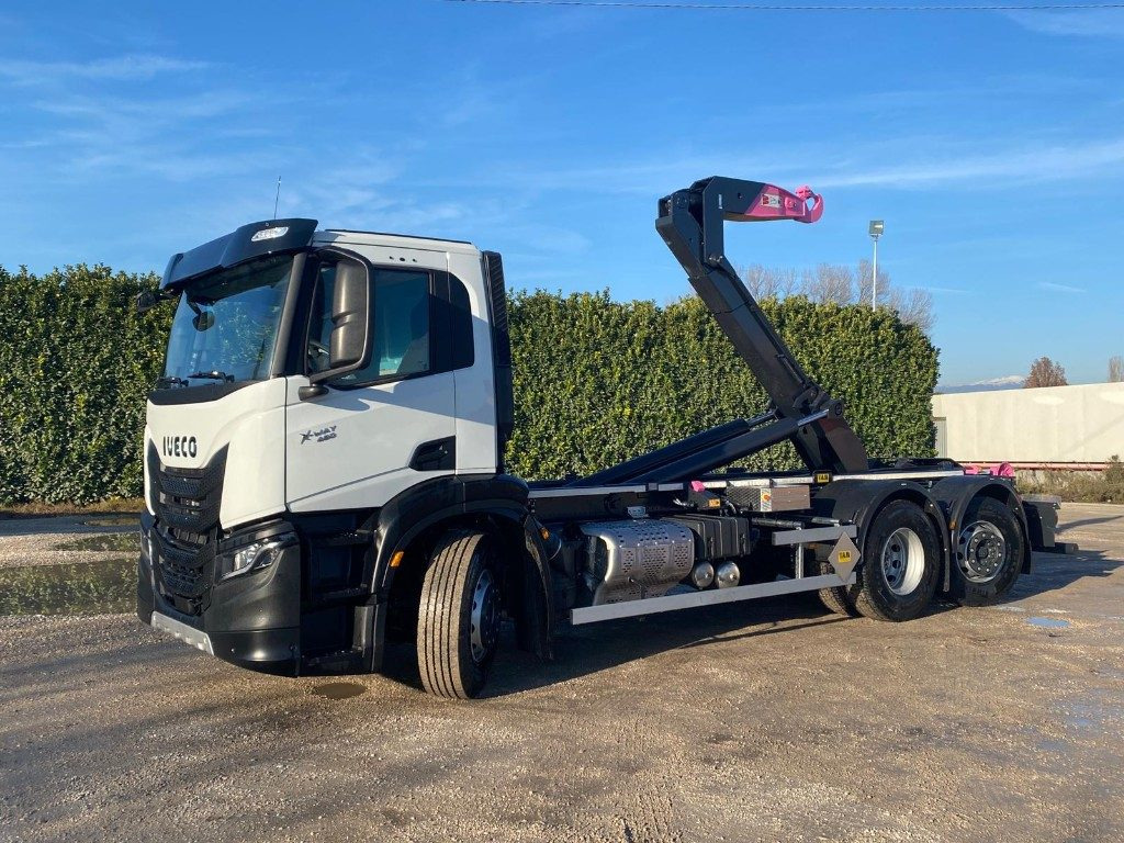 IVECO X-WAY AD280X48 NUOVO SCARRABILE PASSO 4500 - Koukkulava kuorma-auto: kuva IVECO X-WAY AD280X48 NUOVO SCARRABILE PASSO 4500 - Koukkulava kuorma-auto IVECO X-WAY AD280X48 NUOVO SCARRABILE PASSO 4500 - Koukkulava kuorma-auto: kuva IVECO X-WAY AD280X48 NUOVO SCARRABILE PASSO 4500 - Koukkulava kuorma-auto