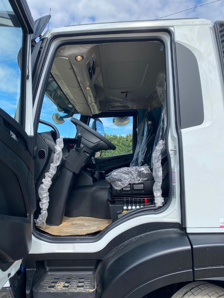 Uusi Koukkulava kuorma-auto IVECO X-WAY AD280X48Y NUOVO SCARRABILE PASSO 3120: kuva Uusi Koukkulava kuorma-auto IVECO X-WAY AD280X48Y NUOVO SCARRABILE PASSO 3120