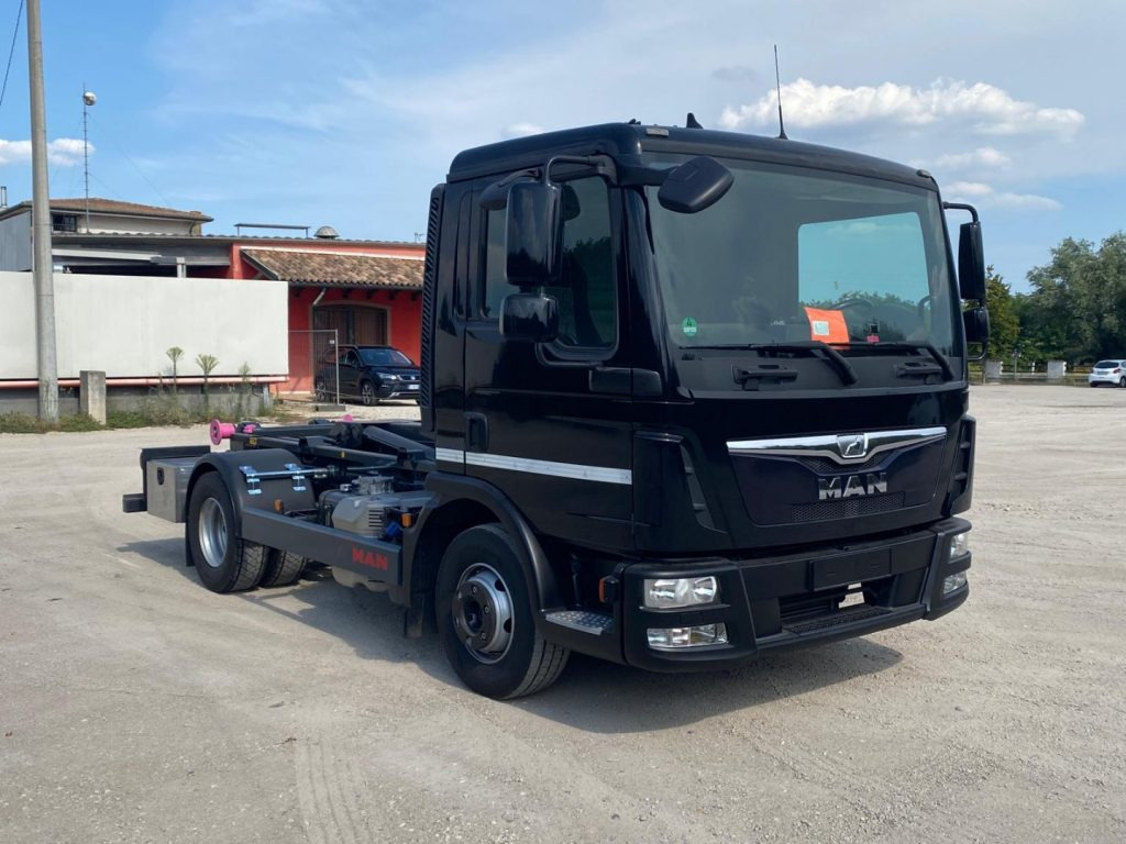 MAN TGL 12.220 CON SCARRABILE NUOVO - Koukkulava kuorma-auto: kuva MAN TGL 12.220 CON SCARRABILE NUOVO - Koukkulava kuorma-auto MAN TGL 12.220 CON SCARRABILE NUOVO - Koukkulava kuorma-auto: kuva MAN TGL 12.220 CON SCARRABILE NUOVO - Koukkulava kuorma-auto