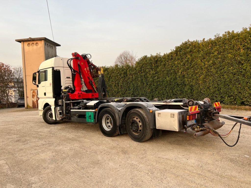 MAN TGX 26.440 SCARRABILE CON GRU - Koukkulava kuorma-auto: kuva MAN TGX 26.440 SCARRABILE CON GRU - Koukkulava kuorma-auto MAN TGX 26.440 SCARRABILE CON GRU - Koukkulava kuorma-auto: kuva MAN TGX 26.440 SCARRABILE CON GRU - Koukkulava kuorma-auto