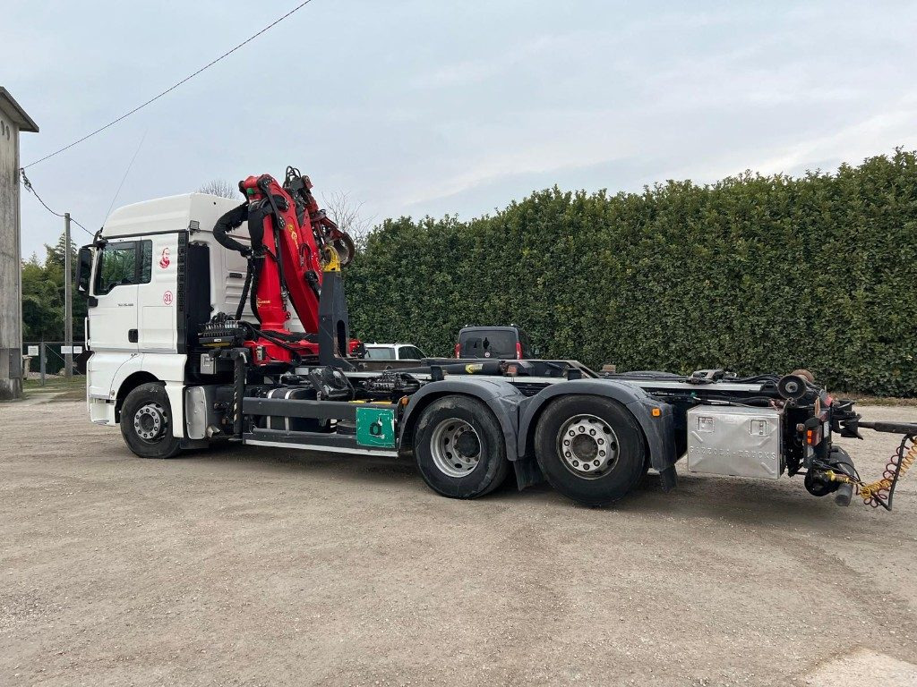 MAN TGX 26.480 SCARRABILE CON GRU - Koukkulava kuorma-auto: kuva MAN TGX 26.480 SCARRABILE CON GRU - Koukkulava kuorma-auto MAN TGX 26.480 SCARRABILE CON GRU - Koukkulava kuorma-auto: kuva MAN TGX 26.480 SCARRABILE CON GRU - Koukkulava kuorma-auto