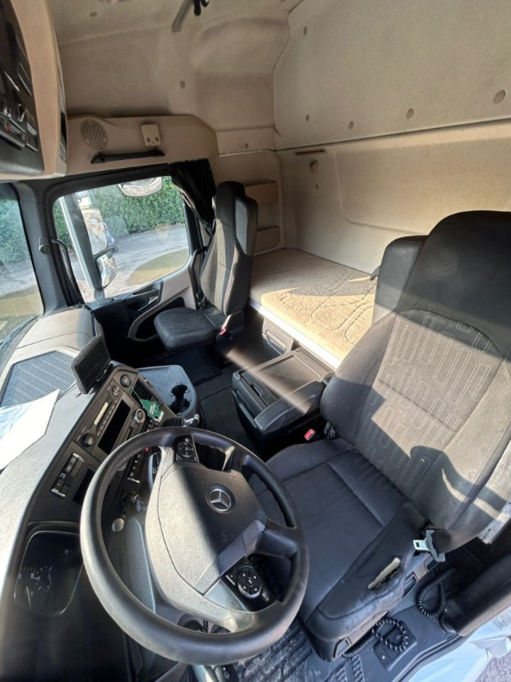 Koukkulava kuorma-auto MERCEDES ACTROS 25.51 SCARRABILE: kuva Koukkulava kuorma-auto MERCEDES ACTROS 25.51 SCARRABILE