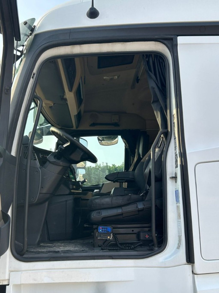 Koukkulava kuorma-auto MERCEDES ACTROS 25.51 SCARRABILE: kuva Koukkulava kuorma-auto MERCEDES ACTROS 25.51 SCARRABILE