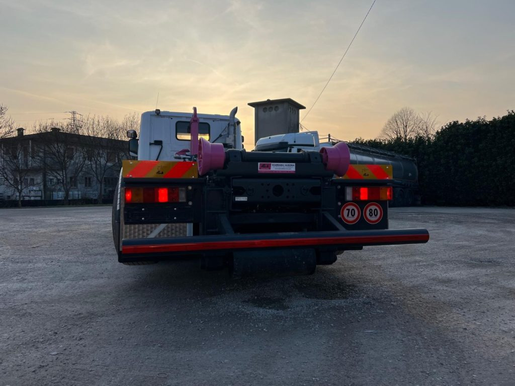 SCANIA P410 SCARRABILE CON RIDUTTORE AI MOZZI - Koukkulava kuorma-auto: kuva SCANIA P410 SCARRABILE CON RIDUTTORE AI MOZZI - Koukkulava kuorma-auto SCANIA P410 SCARRABILE CON RIDUTTORE AI MOZZI - Koukkulava kuorma-auto: kuva SCANIA P410 SCARRABILE CON RIDUTTORE AI MOZZI - Koukkulava kuorma-auto