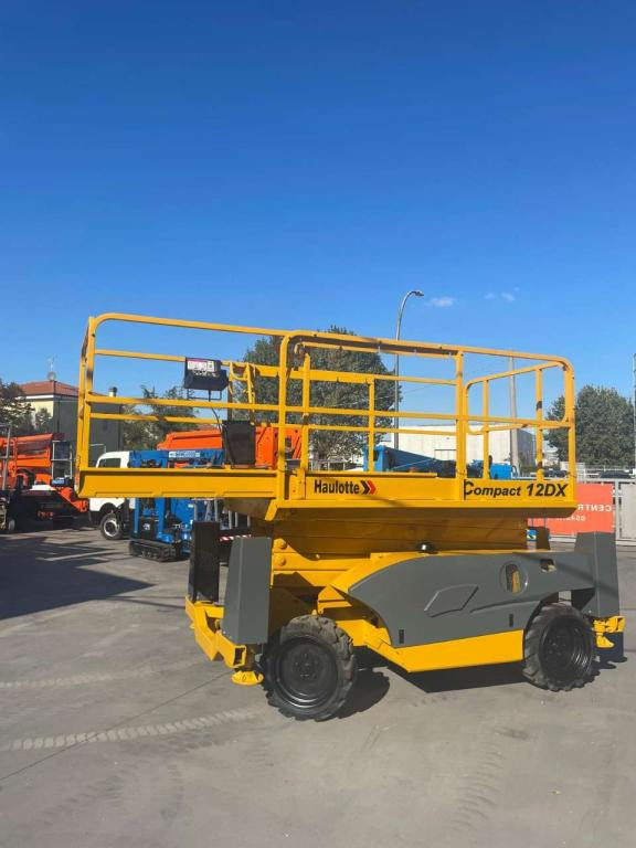 Haulotte COMPACT 12DX - Saksilava: kuva Haulotte COMPACT 12DX - Saksilava Haulotte COMPACT 12DX - Saksilava: kuva Haulotte COMPACT 12DX - Saksilava