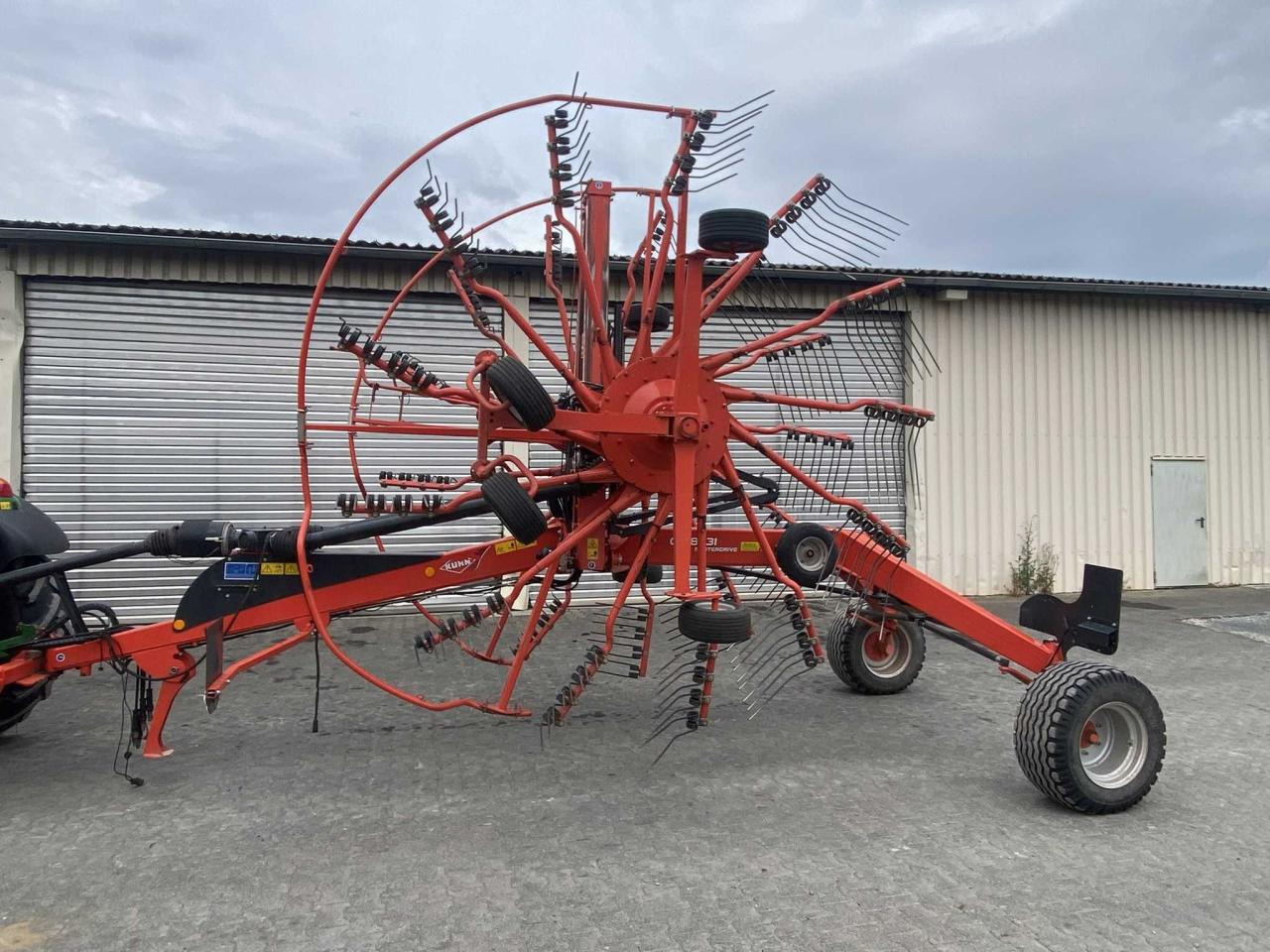 Kuhn GA 8731 - Pöyhin: kuva Kuhn GA 8731 - Pöyhin Kuhn GA 8731 - Pöyhin: kuva Kuhn GA 8731 - Pöyhin