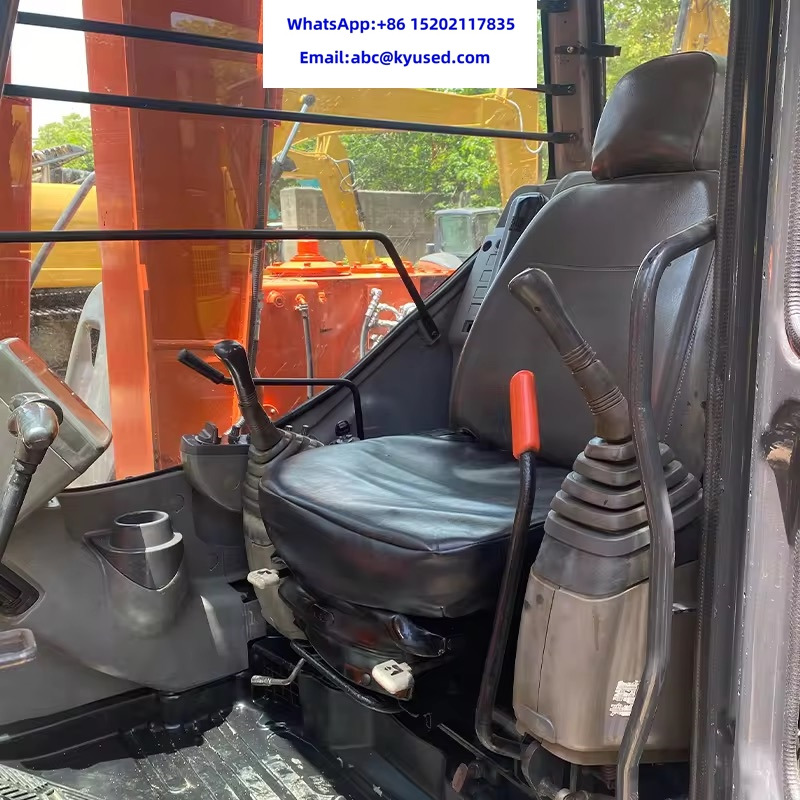 Kaivuri HITACHI ZX60: kuva Kaivuri HITACHI ZX60