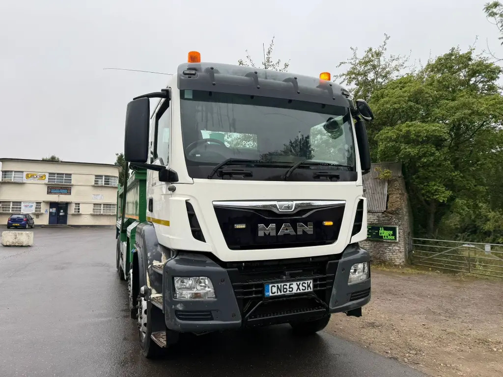 MAN TGS 35.400 8x4 Tipper (XSK) - Kippiauto kuorma-auto: kuva MAN TGS 35.400 8x4 Tipper (XSK) - Kippiauto kuorma-auto MAN TGS 35.400 8x4 Tipper (XSK) - Kippiauto kuorma-auto: kuva MAN TGS 35.400 8x4 Tipper (XSK) - Kippiauto kuorma-auto