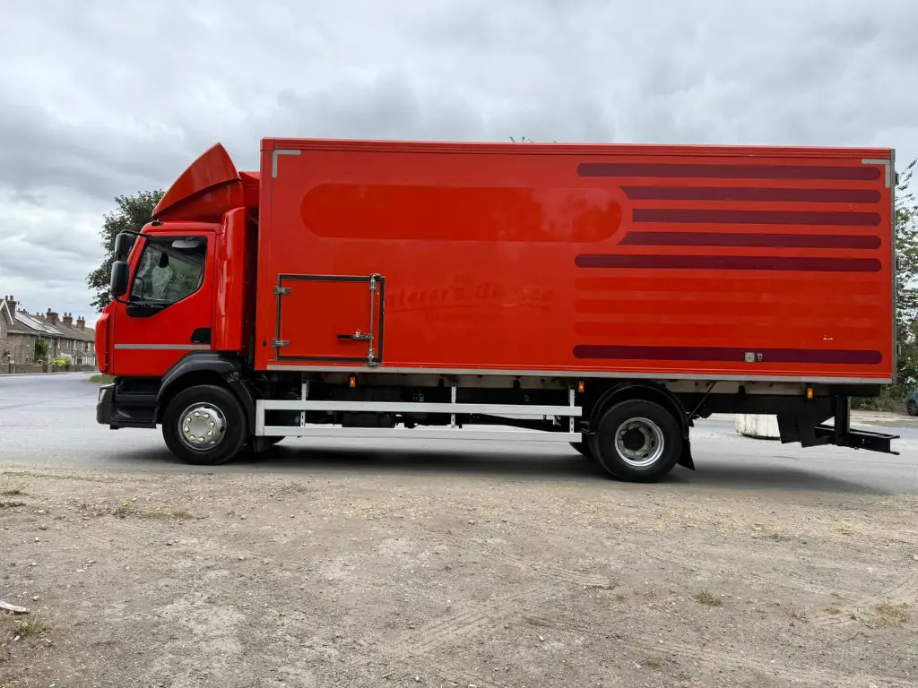 Renault D16 High - Fridgebox - Refrigeraattori kuorma-auto: kuva Renault D16 High - Fridgebox - Refrigeraattori kuorma-auto Renault D16 High - Fridgebox - Refrigeraattori kuorma-auto: kuva Renault D16 High - Fridgebox - Refrigeraattori kuorma-auto