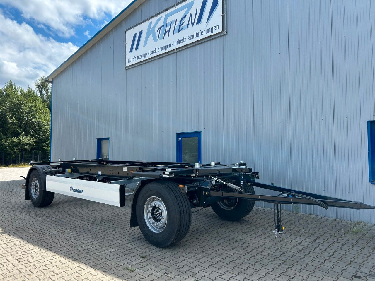 Krone AZW 18 eL3B9 22,5" BDF Box Carrier Neufahrzeug - Konttialus/ Vaihtokuormatilat perävaunu: kuva Krone AZW 18 eL3B9 22,5" BDF Box Carrier Neufahrzeug - Konttialus/ Vaihtokuormatilat perävaunu Krone AZW 18 eL3B9 22,5" BDF Box Carrier Neufahrzeug - Konttialus/ Vaihtokuormatilat perävaunu: kuva Krone AZW 18 eL3B9 22,5" BDF Box Carrier Neufahrzeug - Konttialus/ Vaihtokuormatilat perävaunu