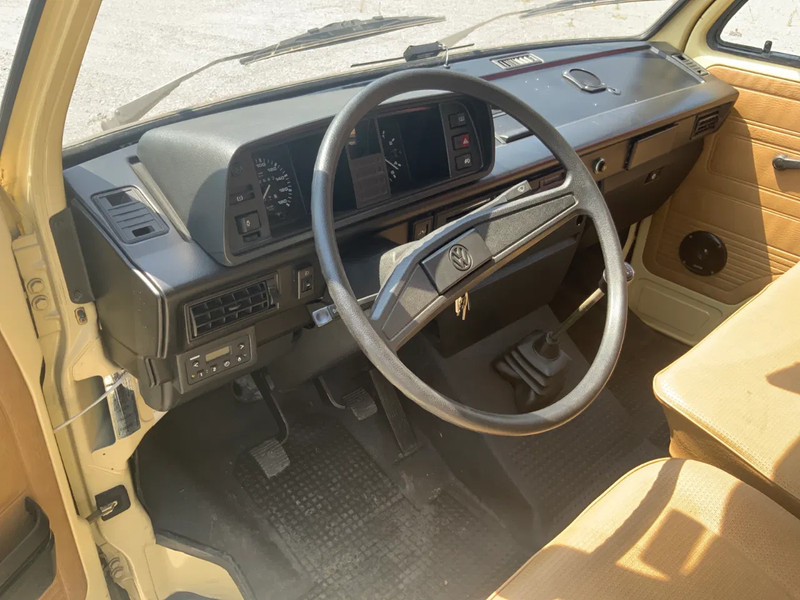 Henkilöauto Volkswagen Transporter 4WD T3 syncro: kuva Henkilöauto Volkswagen Transporter 4WD T3 syncro