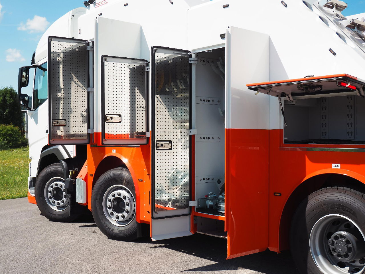 DAF XF 530 NEW T-REX DAF white - Hinausauto: kuva DAF XF 530 NEW T-REX DAF white - Hinausauto DAF XF 530 NEW T-REX DAF white - Hinausauto: kuva DAF XF 530 NEW T-REX DAF white - Hinausauto