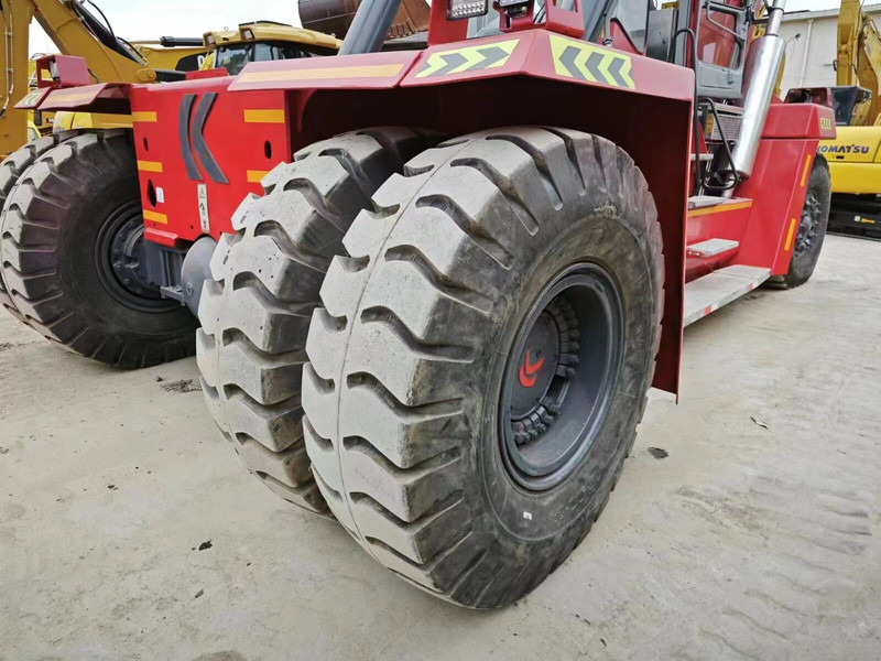 Kalmar DRF450 - Konttikurottajat: kuva Kalmar DRF450 - Konttikurottajat Kalmar DRF450 - Konttikurottajat: kuva Kalmar DRF450 - Konttikurottajat