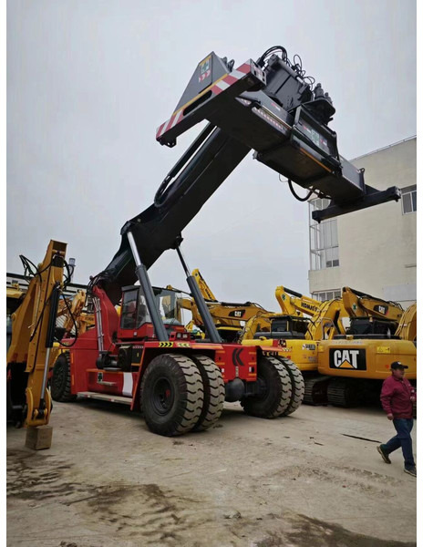 Kalmar DRF450 - Konttikurottajat: kuva Kalmar DRF450 - Konttikurottajat Kalmar DRF450 - Konttikurottajat: kuva Kalmar DRF450 - Konttikurottajat