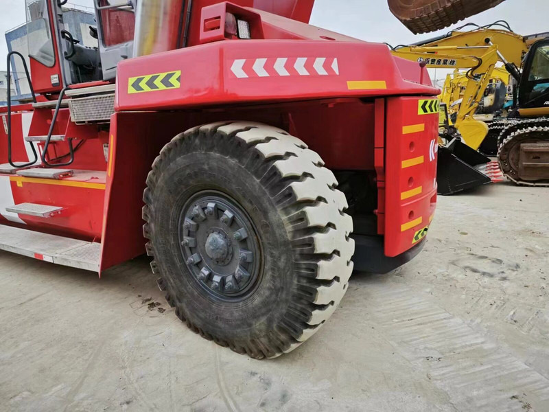 Kalmar DRF450 - Konttikurottajat: kuva Kalmar DRF450 - Konttikurottajat Kalmar DRF450 - Konttikurottajat: kuva Kalmar DRF450 - Konttikurottajat