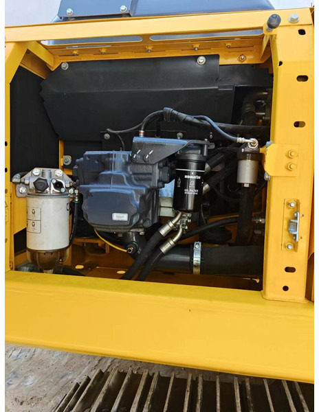 Komatsu PC220-8 - Telakaivukone: kuva Komatsu PC220-8 - Telakaivukone Komatsu PC220-8 - Telakaivukone: kuva Komatsu PC220-8 - Telakaivukone