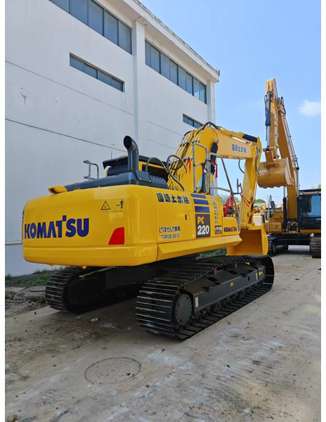 Komatsu PC220-8 - Telakaivukone: kuva Komatsu PC220-8 - Telakaivukone Komatsu PC220-8 - Telakaivukone: kuva Komatsu PC220-8 - Telakaivukone