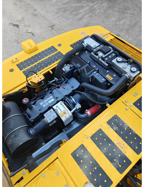 Komatsu PC220-8 - Telakaivukone: kuva Komatsu PC220-8 - Telakaivukone Komatsu PC220-8 - Telakaivukone: kuva Komatsu PC220-8 - Telakaivukone