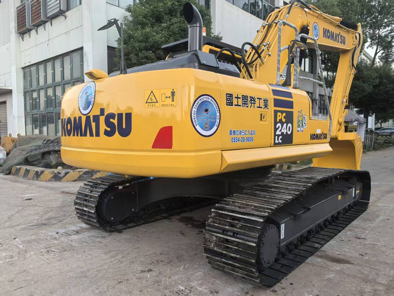 Komatsu PC240LC-8 - Telakaivukone: kuva Komatsu PC240LC-8 - Telakaivukone Komatsu PC240LC-8 - Telakaivukone: kuva Komatsu PC240LC-8 - Telakaivukone