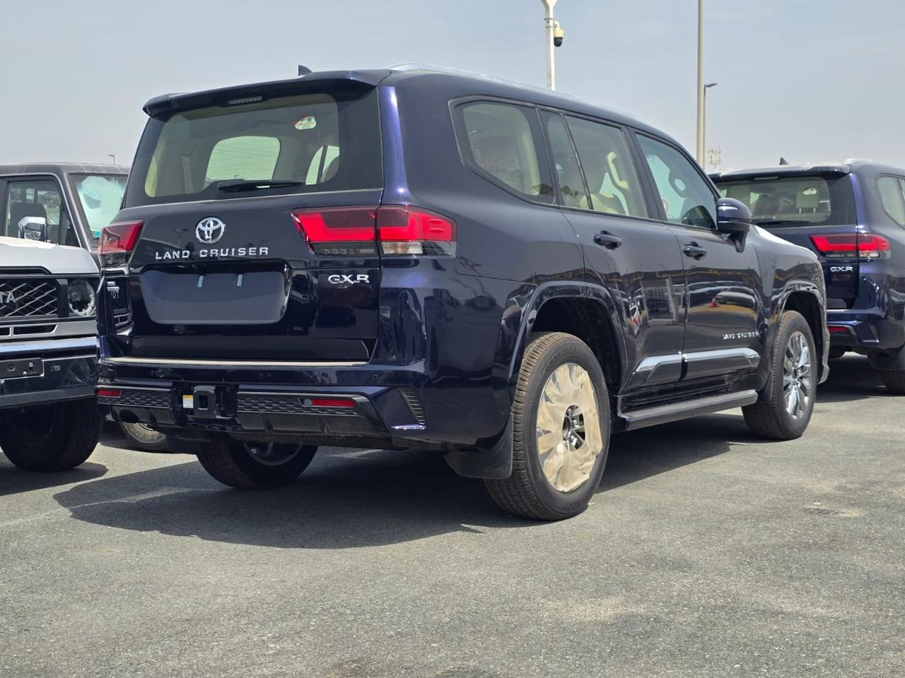 Land Cruiser GXR 3.5L Twin Turbo - Henkilöauto: kuva Land Cruiser GXR 3.5L Twin Turbo - Henkilöauto Land Cruiser GXR 3.5L Twin Turbo - Henkilöauto: kuva Land Cruiser GXR 3.5L Twin Turbo - Henkilöauto