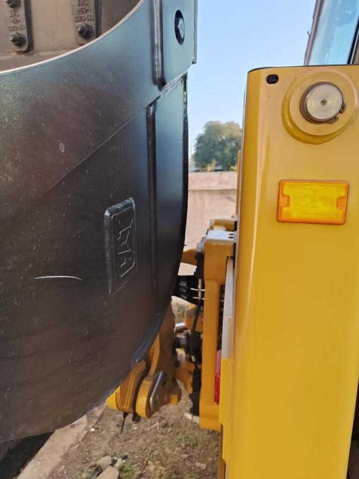 New Caterpillar 424 backhoe loader - Kaivuri-trukki: kuva New Caterpillar 424 backhoe loader - Kaivuri-trukki New Caterpillar 424 backhoe loader - Kaivuri-trukki: kuva New Caterpillar 424 backhoe loader - Kaivuri-trukki