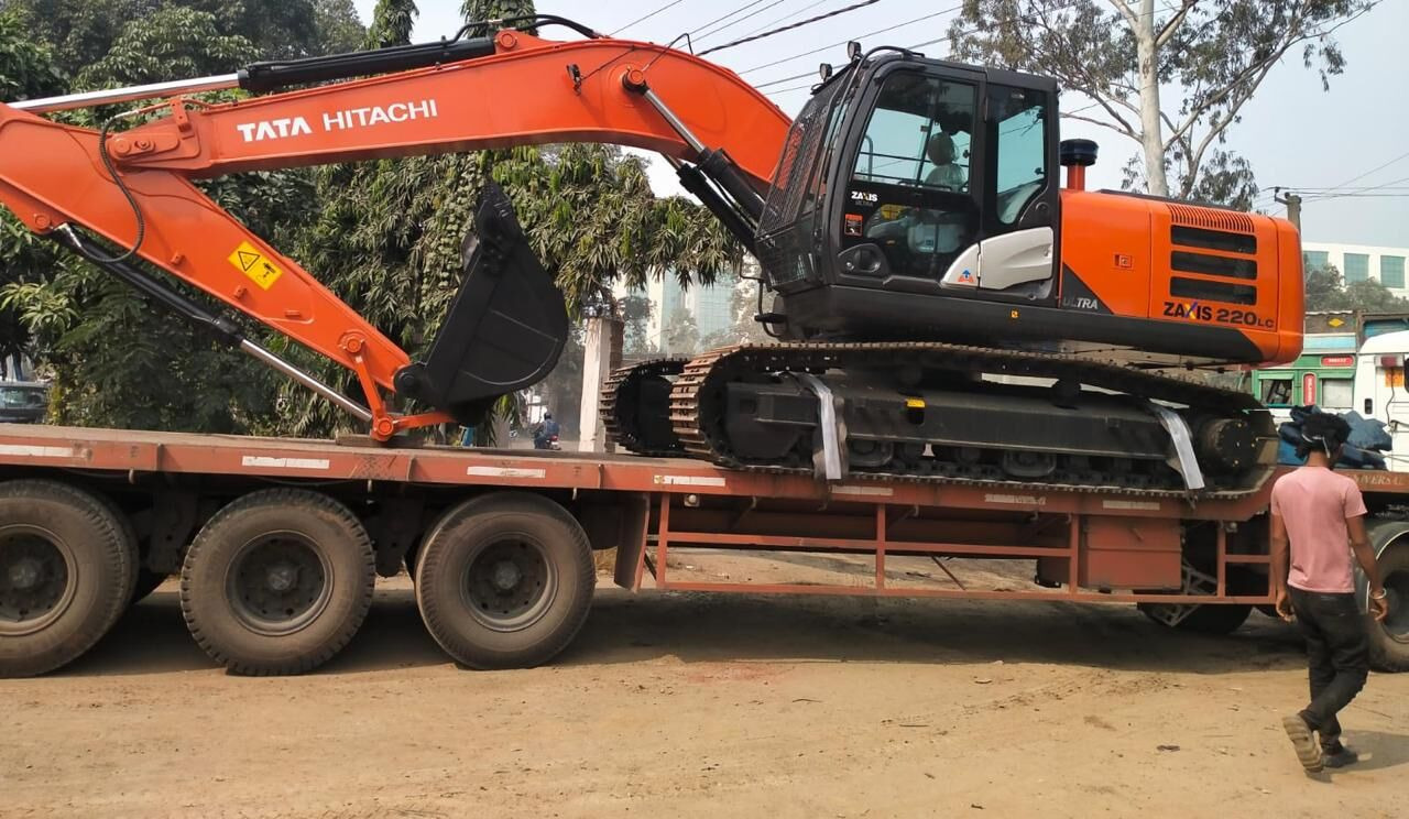 New Hitachi ZX220 LC tracked excavator - Telakaivukone: kuva New Hitachi ZX220 LC tracked excavator - Telakaivukone New Hitachi ZX220 LC tracked excavator - Telakaivukone: kuva New Hitachi ZX220 LC tracked excavator - Telakaivukone
