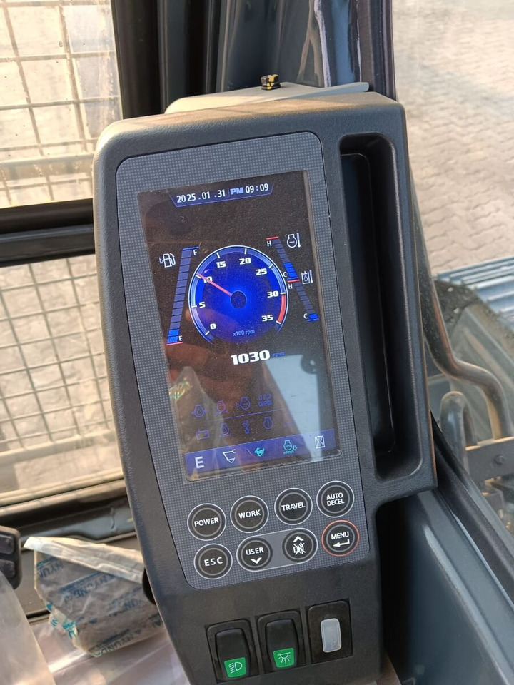 New Hyundai R215L tracked excavator - Telakaivukone: kuva New Hyundai R215L tracked excavator - Telakaivukone New Hyundai R215L tracked excavator - Telakaivukone: kuva New Hyundai R215L tracked excavator - Telakaivukone