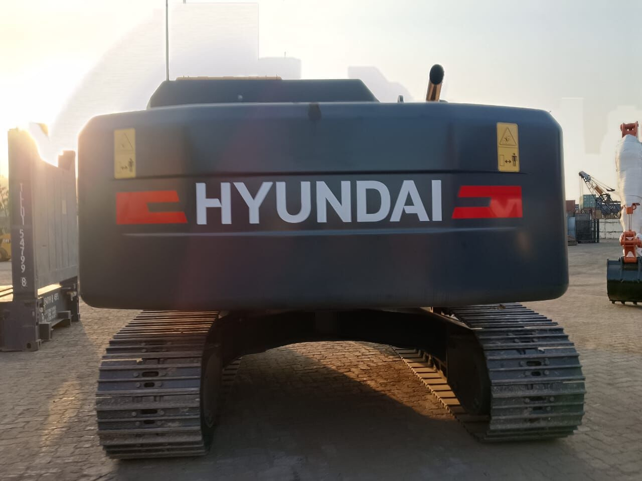 New Hyundai R215L tracked excavator - Telakaivukone: kuva New Hyundai R215L tracked excavator - Telakaivukone New Hyundai R215L tracked excavator - Telakaivukone: kuva New Hyundai R215L tracked excavator - Telakaivukone