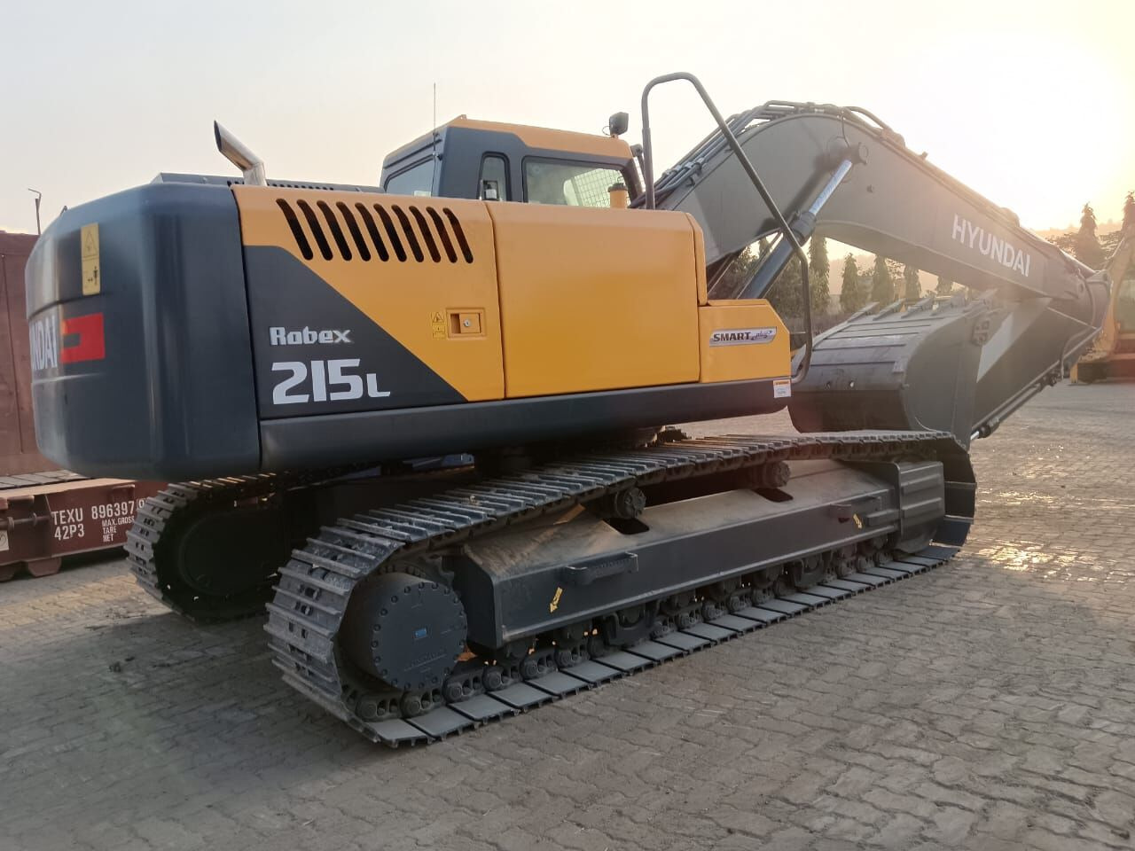 New Hyundai R215L tracked excavator - Telakaivukone: kuva New Hyundai R215L tracked excavator - Telakaivukone New Hyundai R215L tracked excavator - Telakaivukone: kuva New Hyundai R215L tracked excavator - Telakaivukone