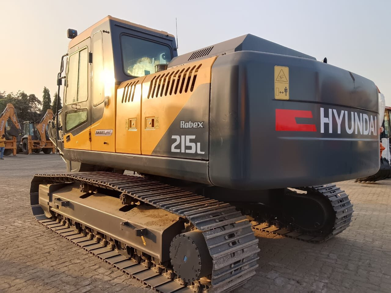 New Hyundai R215L tracked excavator - Telakaivukone: kuva New Hyundai R215L tracked excavator - Telakaivukone New Hyundai R215L tracked excavator - Telakaivukone: kuva New Hyundai R215L tracked excavator - Telakaivukone