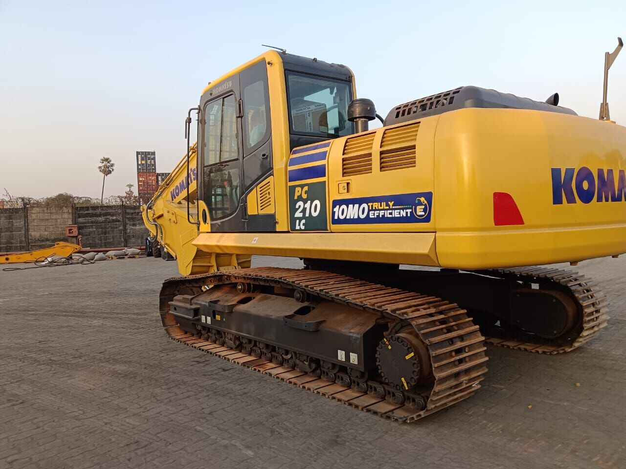 New Komatsu PC210 tracked excavator - Telakaivukone: kuva New Komatsu PC210 tracked excavator - Telakaivukone New Komatsu PC210 tracked excavator - Telakaivukone: kuva New Komatsu PC210 tracked excavator - Telakaivukone