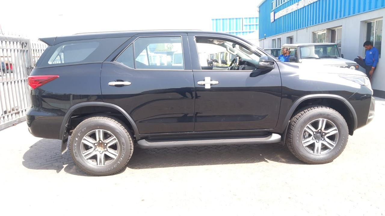 TOYOTA 2.4L SR5 Comfort 4WD - Henkilöauto: kuva TOYOTA 2.4L SR5 Comfort 4WD - Henkilöauto TOYOTA 2.4L SR5 Comfort 4WD - Henkilöauto: kuva TOYOTA 2.4L SR5 Comfort 4WD - Henkilöauto
