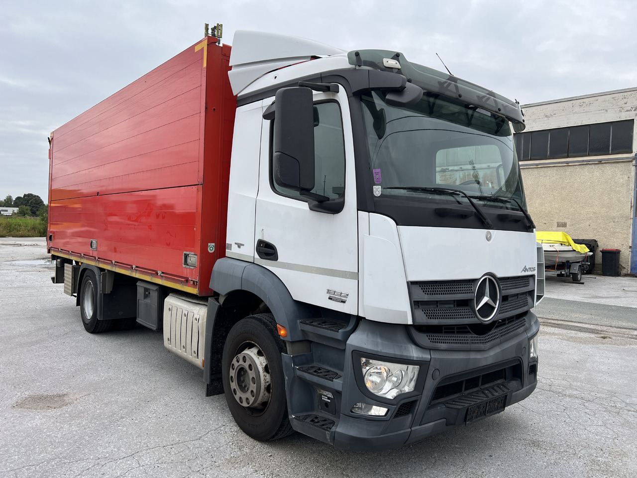 MERCEDES-BENZ ANTOS 1832 Getränkw. LBW | Klima | EURO 6 - Juomien kuljetukseen kuorma-auto: kuva MERCEDES-BENZ ANTOS 1832 Getränkw. LBW | Klima | EURO 6 - Juomien kuljetukseen kuorma-auto MERCEDES-BENZ ANTOS 1832 Getränkw. LBW | Klima | EURO 6 - Juomien kuljetukseen kuorma-auto: kuva MERCEDES-BENZ ANTOS 1832 Getränkw. LBW | Klima | EURO 6 - Juomien kuljetukseen kuorma-auto