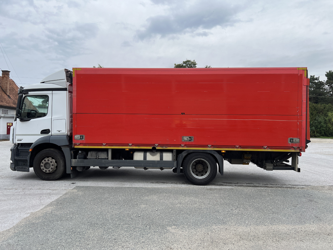 MERCEDES-BENZ ANTOS 1832 Getränkw. LBW | Klima | EURO 6 - Juomien kuljetukseen kuorma-auto: kuva MERCEDES-BENZ ANTOS 1832 Getränkw. LBW | Klima | EURO 6 - Juomien kuljetukseen kuorma-auto MERCEDES-BENZ ANTOS 1832 Getränkw. LBW | Klima | EURO 6 - Juomien kuljetukseen kuorma-auto: kuva MERCEDES-BENZ ANTOS 1832 Getränkw. LBW | Klima | EURO 6 - Juomien kuljetukseen kuorma-auto