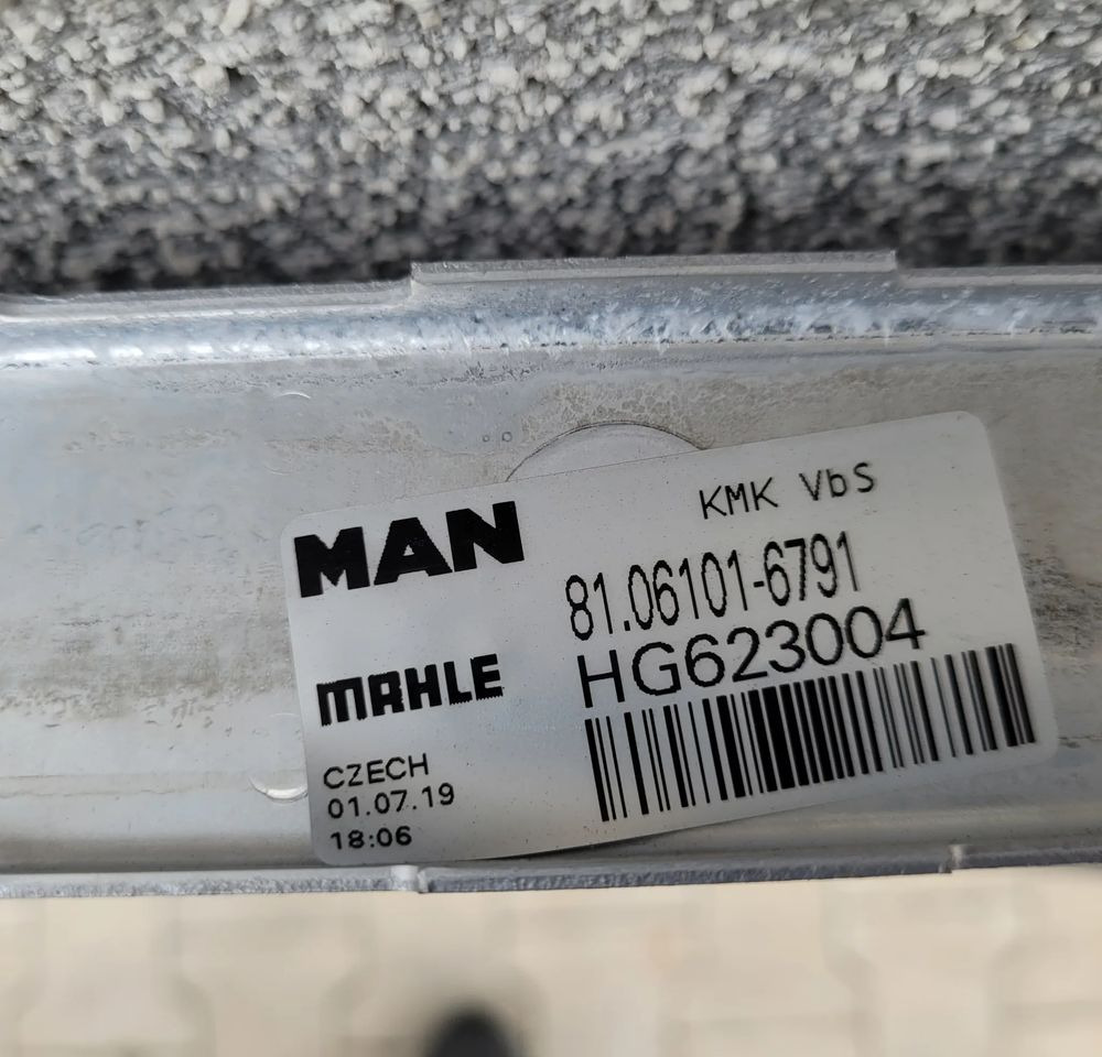 CHŁODNICA WODY MAN TGS E6 81.06101-6791 NOWY ORYGINAŁ - Jäähdytin - Kuorma-auto: kuva CHŁODNICA WODY MAN TGS E6 81.06101-6791 NOWY ORYGINAŁ - Jäähdytin - Kuorma-auto CHŁODNICA WODY MAN TGS E6 81.06101-6791 NOWY ORYGINAŁ - Jäähdytin - Kuorma-auto: kuva CHŁODNICA WODY MAN TGS E6 81.06101-6791 NOWY ORYGINAŁ - Jäähdytin - Kuorma-auto