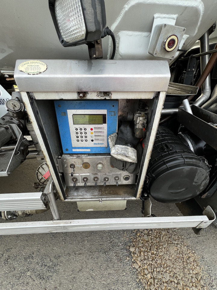 Premium 320 DCi - Säiliöauto: kuva Premium 320 DCi - Säiliöauto Premium 320 DCi - Säiliöauto: kuva Premium 320 DCi - Säiliöauto